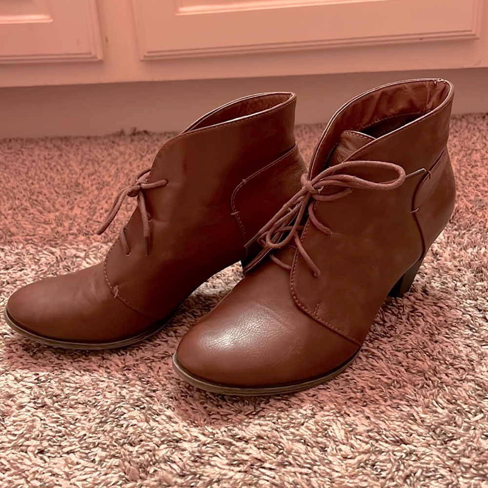Heeled brown booties